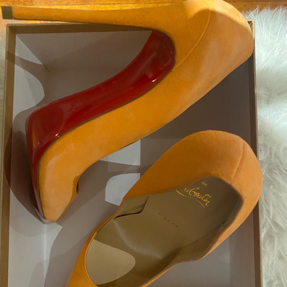 NEW Christian Louboutin Orange Suede Heel/Pump UK Size 41.5 / US Size 10.5